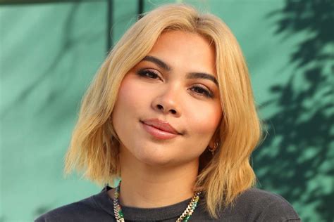 Hayley Kiyoko's İstanbullu Dansçıların Tutkunu Şovu: Güçlü Vokaller ve Sevgi Dolu Bir Gece!