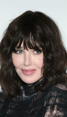 Isabelle Adjani'ın Paris Aşkları Konseri: Tutkulu Performans ve Şaşırtıcı Bir Sıcaklık