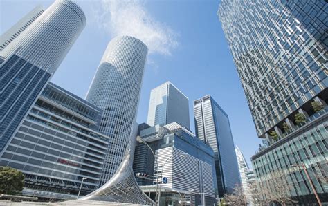 名古屋駅 バイト ～駅前のカフェで働く夢と現実～